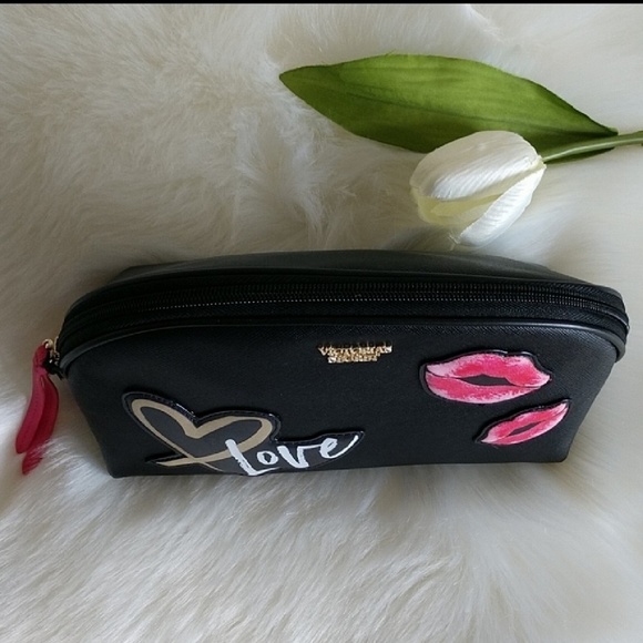 BEAUTIFUL VICTORIA'S SECRET COSMETIC BAG (1 Available) - Picture 2 of 8